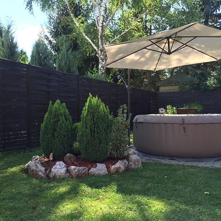 Gunarasi Villa Jacuzzival Dombóvár 外观 照片