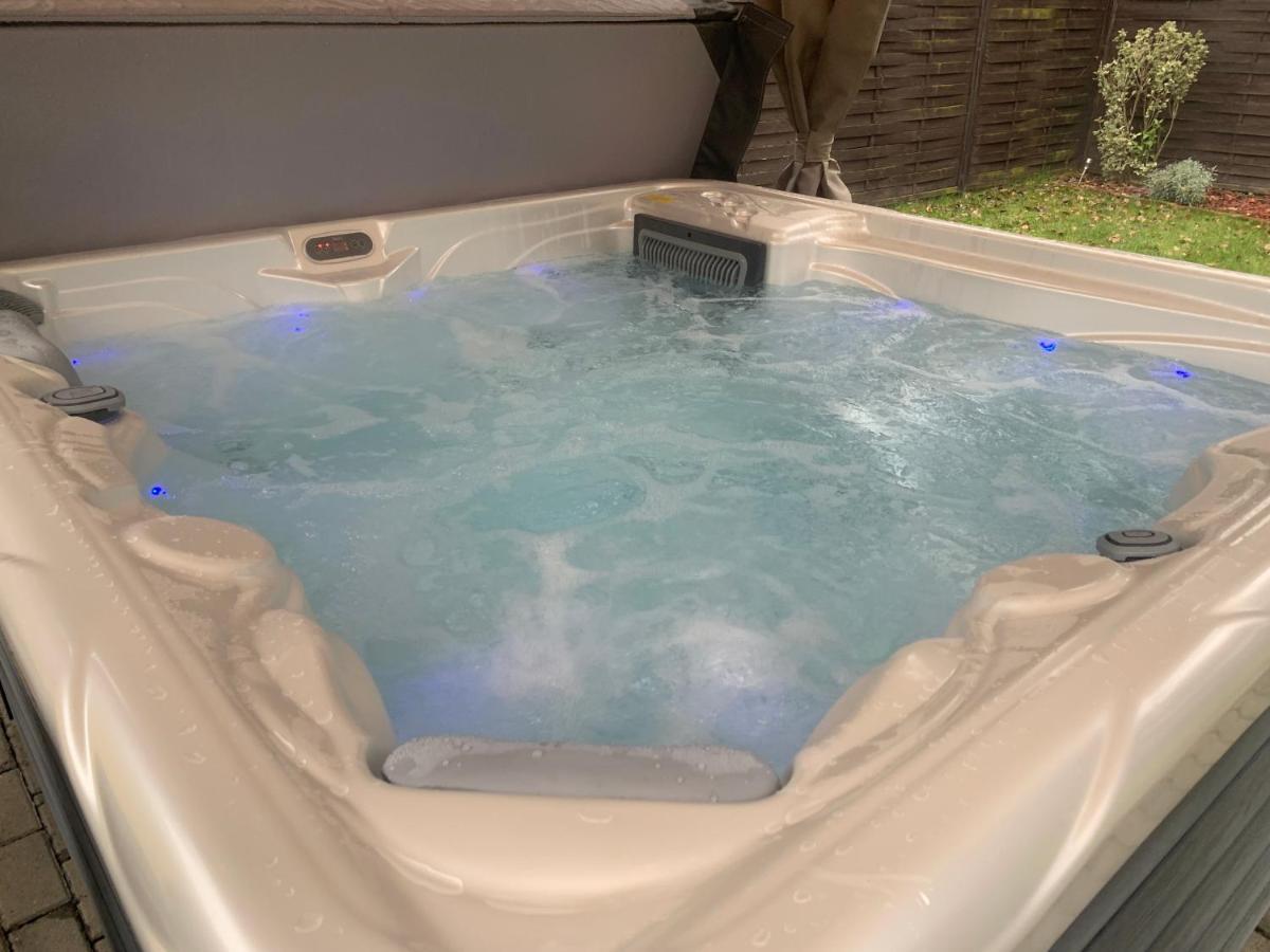 Gunarasi Villa Jacuzzival Dombóvár 外观 照片