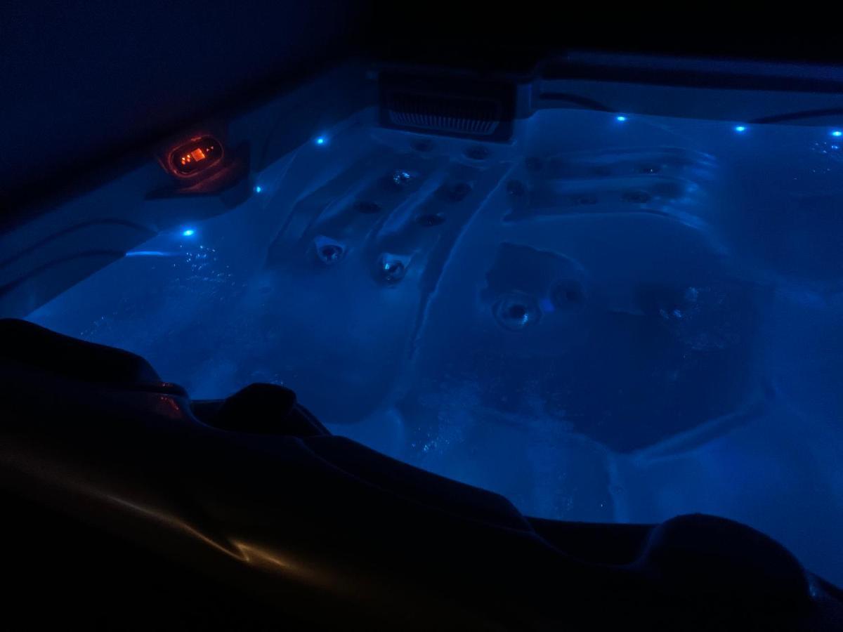 Gunarasi Villa Jacuzzival Dombóvár 外观 照片