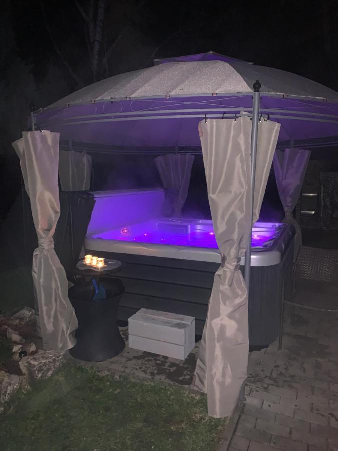Gunarasi Villa Jacuzzival Dombóvár 外观 照片