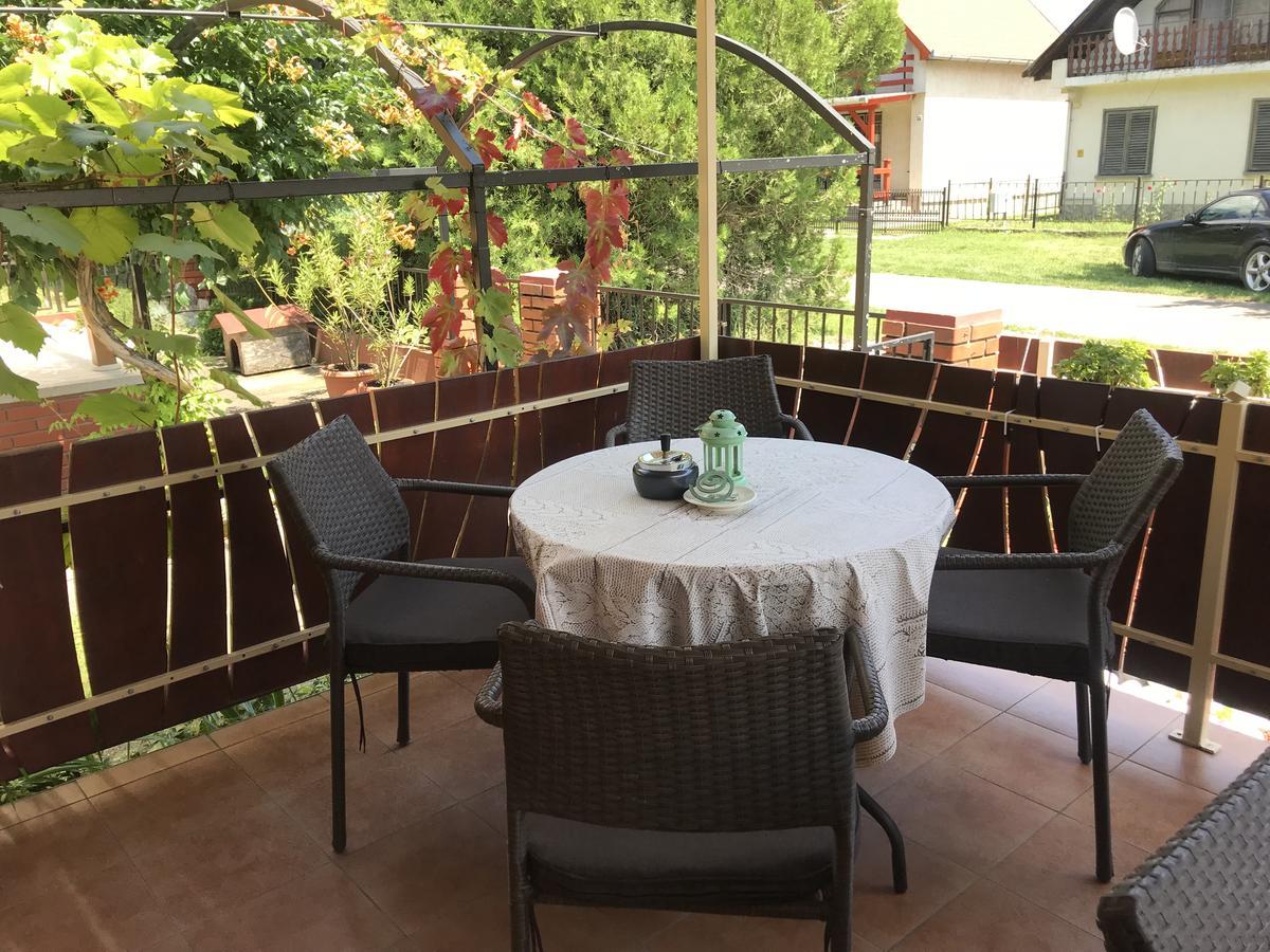 Gunarasi Villa Jacuzzival Dombóvár 外观 照片