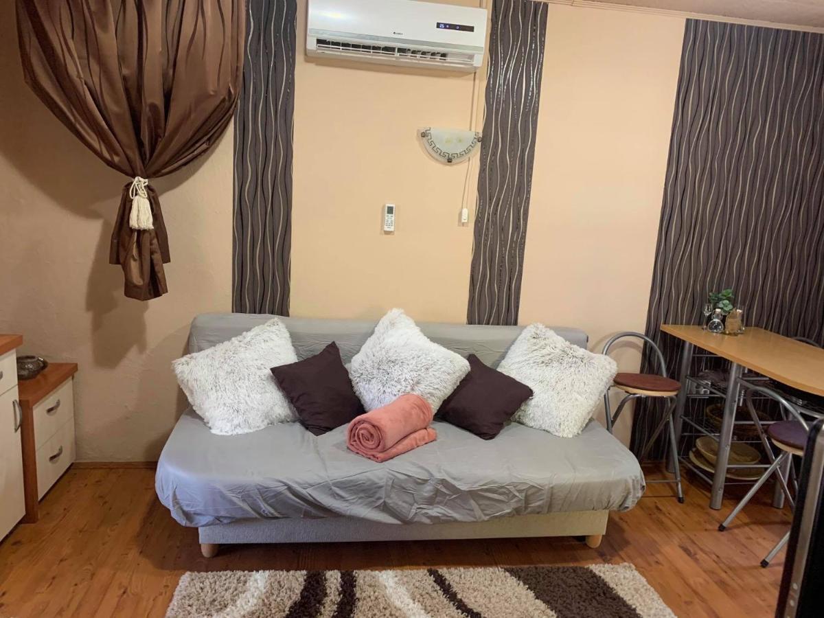 Gunarasi Villa Jacuzzival Dombóvár 外观 照片